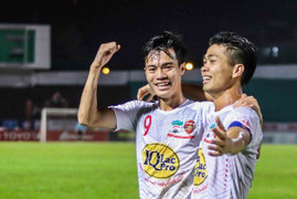 Video: Văn Toàn chọc thủng lưới Hải Phòng sau gần 2000 phút tịt ngòi