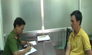 Tài xế mang xe taxi của hãng cầm cố lấy tiền đánh bạc
