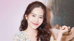 Nam Em thú nhận phá sản, bác bỏ tin đồn tình cảm với 'đại gia kim cương'