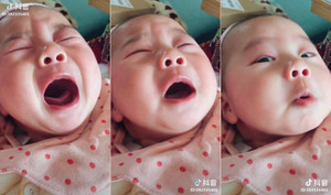 Clip: Em bé giả vờ khóc ăn vạ khiến người xem bật cười