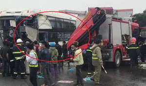 Hiện trường xe khách, xe cứu hỏa đâm nhau trên cao tốc Pháp Vân - Cầu Giẽ