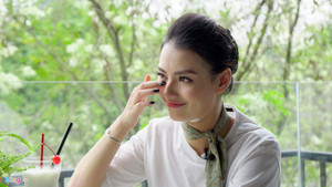 Người mẫu Hồng Quế: '17 tuổi, tiền và vô số đàn ông giàu đã vây quanh tôi'