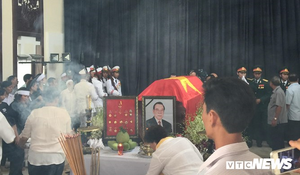 Đưa linh cữu cố Thủ tướng Phan Văn Khải đến Hội trường Thống Nhất