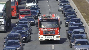 Làn khẩn cấp trên cao tốc ở nước ngoài được sử dụng thế nào?