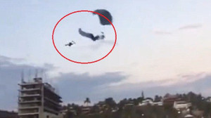 Clip: 2 du khách nhảy dù va chạm kinh hoàng giữa trời, 1 người chết thảm