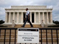 Chính phủ Mỹ nguy cơ đóng cửa lần 3 trong năm