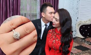 Khắc Việt tặng nhẫn kim cương cho vợ trước ngày cưới