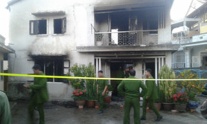 Giải cứu cụ bà trong căn nhà cháy dữ dội ở Đà Lạt