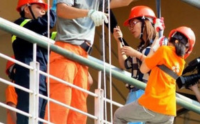 Sau cháy chung cư Carina, dân chung cư đổ xô mua thiết bị thoát hiểm