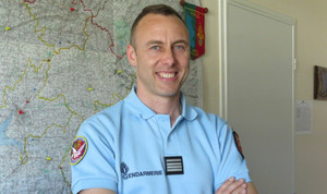 Viên cảnh sát hy sinh thế mạng cho con tin trong vụ nổ súng ở Pháp