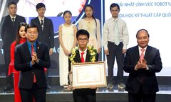 Thủ tướng Nguyễn Xuân Phúc: ‘Các bạn trẻ hãy đưa đất nước trở thành con hổ, con rồng của thế giới’