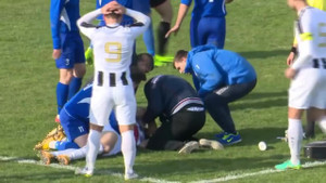 Clip: Bị sút bóng trúng ngực, cầu thủ 25 tuổi chết giữa trận đấu