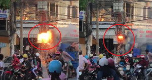 Clip: Cột điện cháy xẹt lửa như pháo hoa, dân hiếu kỳ tụ tập đứng xem