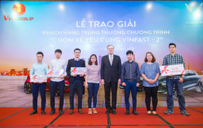 Trao thưởng 800 triệu đồng cho người thắng cuộc bình chọn mẫu xe VINFAST