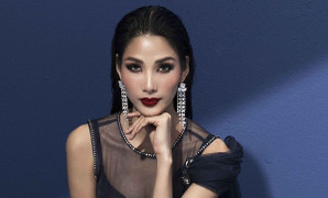 Hoàng Thùy khoe dáng nóng bỏng với đầm voan xuyên thấu