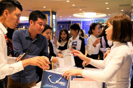 Gia đình trẻ 'chen chân' dự lễ ra mắt căn hộ Smart 4.0 dự án ICID Complex