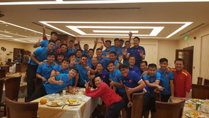 Mừng sinh nhật Xuân Mạnh, HLV Park Hang Seo suýt bị Xuân Trường 'chơi xỏ'