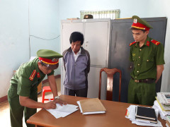 Bắt hiệu trưởng nhận tiền chạy việc ở Đắk Lắk