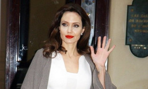 Angelina Jolie phủ nhận hẹn hò với doanh nhân bất động sản