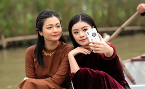 Kiều Anh 'Phía trước là bầu trời' đóng MV nhạc Phật cho sao mai Thu Hằng