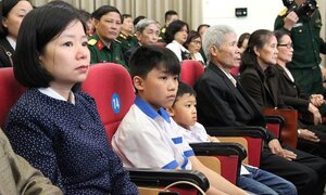 Vợ thiếu tá hiến tạng cứu 6 người: 'Anh ra đi nhưng trái tim vẫn đập'