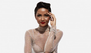 Ngỡ ngàng ngắm Hoa hậu H’Hen Niê mặc váy xuyên thấu, khoe đường cong nóng bỏng