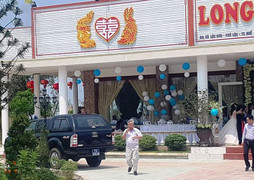 Xôn xao dàn xe biển xanh tụ hội trong đám cưới con trai đại gia xứ Huế