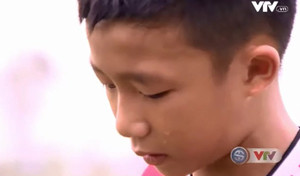 Gia nhập lò đào tạo của tỷ phú Phạm Nhật Vượng, 'Messi Hà Tĩnh' rơi nước mắt xa bố mẹ