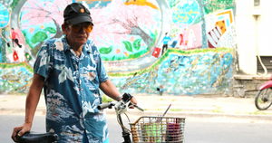 Gặp hoạ sĩ 'điên', nửa đêm mang cọ đi 'thay áo mới' cho phố phường Sài Gòn