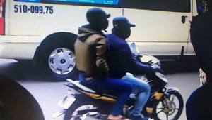 Lộ diện hai nghi phạm dùng súng cướp ngân hàng ở Sài Gòn