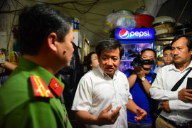 Ông Đoàn Ngọc Hải xử phạt hàng loạt quán karaoke, nhà hàng bịt kín lối thoát hiểm của khách