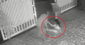 Bố trần tình việc đánh, kéo lê con gái về nhà