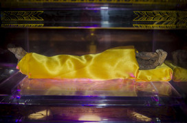 Kỳ lạ ông sư tự chặt cánh tay mình, và cánh tay 40 năm không phân hủy