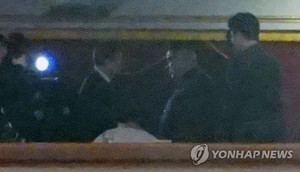 Ông Kim Jong-un và vợ xem sao Kpop biểu diễn