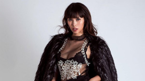 Đang mang bầu, Hà Anh vẫn bị tài xế Uber đuổi xuống xe và vứt hành lý ra đường