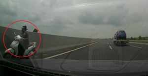 Clip: Nữ 'ninja' chạy ngược chiều bạt mạng trên cao tốc Hà Nội - Hải Phòng