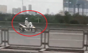 Truy tìm 4 xe máy phóng ngược chiều vun vút trên đường vành đai 3 trên cao