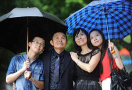 Cuộc sống viên mãn bên vợ đẹp con xinh của vua hài đất Bắc Xuân Hinh