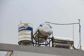 Bị phản ánh bán nước đục, Sawaco vẫn buộc dân mua nước máy