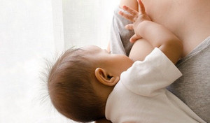 Mẹ nghe lời 'lang băm' không cho con bú sữa, bé 8 tháng tuổi suýt chết