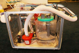 Nhóm học sinh chế tạo máy bắn phá hút bụi công nghiệp