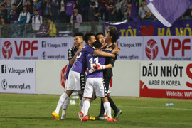 Phí Minh Long xuất sắc, Hà Nội chật vật thắng đội hạng Nhất bằng luân lưu