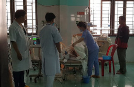 Xe cứu thương gây tai nạn liên hoàn, 6 người thương vong