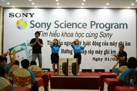 100 kỹ sư nhí tại Đà Nẵng thích thú lắp ráp máy ghi âm