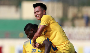 Đánh bại đội bóng Singapore nhưng SLNA để mất ngôi đầu tại AFC Cup