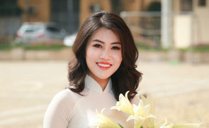 Thí sinh Hoa hậu Doanh nhân Hoàn vũ 2018 khoe sắc bên hoa loa kèn