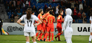 Tung quân dự bị đá thủ tục, Trung Quốc vẫn vùi dập đối thủ 8-1