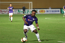 Oseni lập hat-trick, CLB Hà Nội trút mưa bàn thắng vào lưới SHB Đà Nẵng