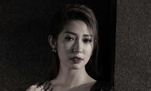 Khổng Tú Quỳnh bật khóc nhiều lần khi tự thực hiện sản phẩm mới