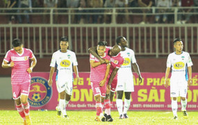 Bùi Trần Vũ phải nén cảm xúc khi hai lần chọc thủng lưới HAGL